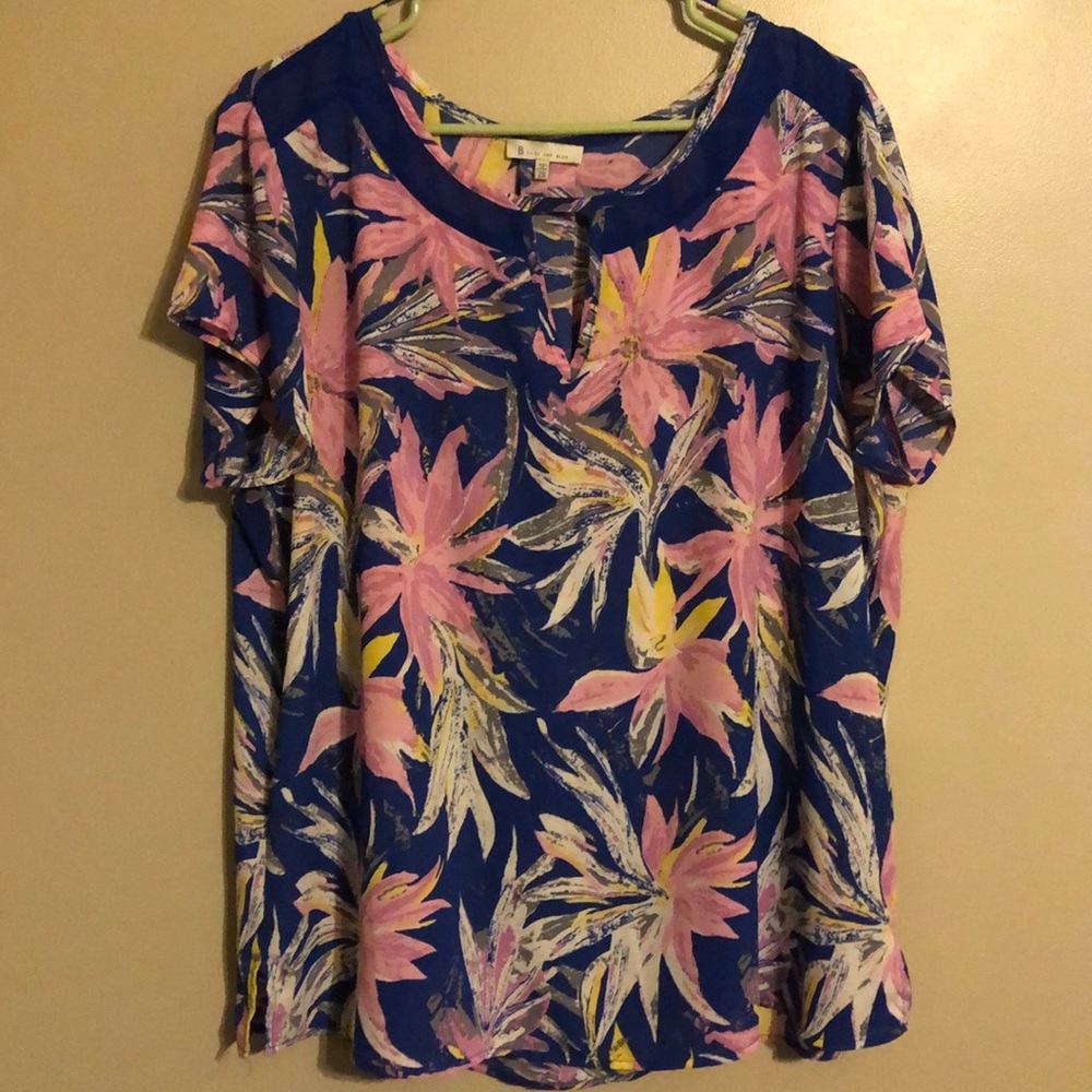 EUC skies are blue blouse w/ keyhole detail Sz 2x